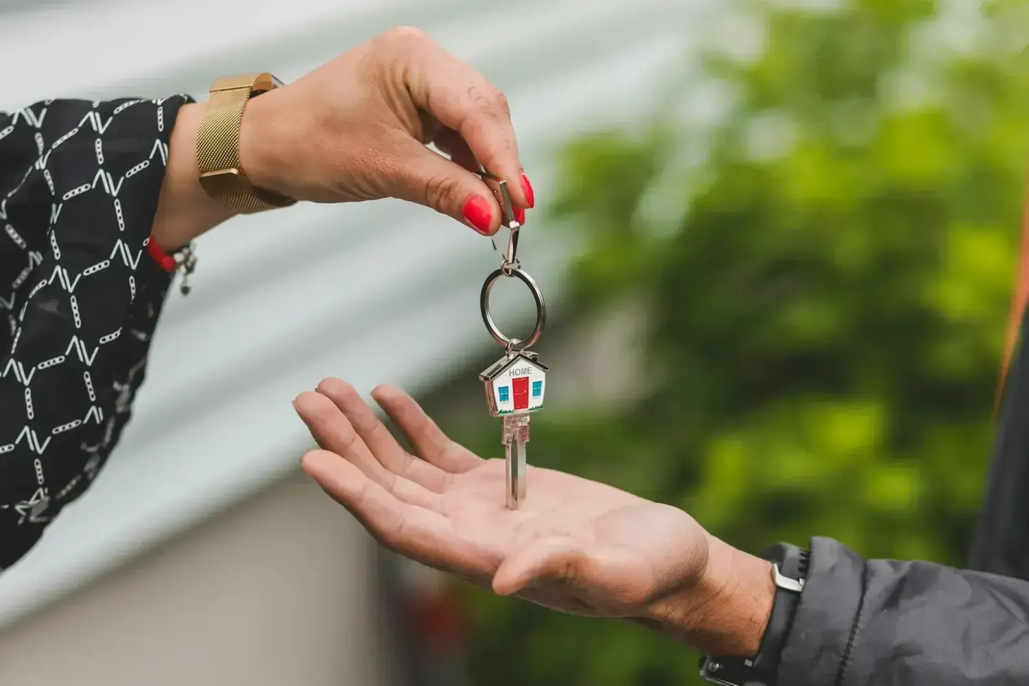  FÜR IMMOBILIENVERKÄUFER   FÜR IMMOBILIENKÄUFER   FÜR IMMOBILIENVERMIETE