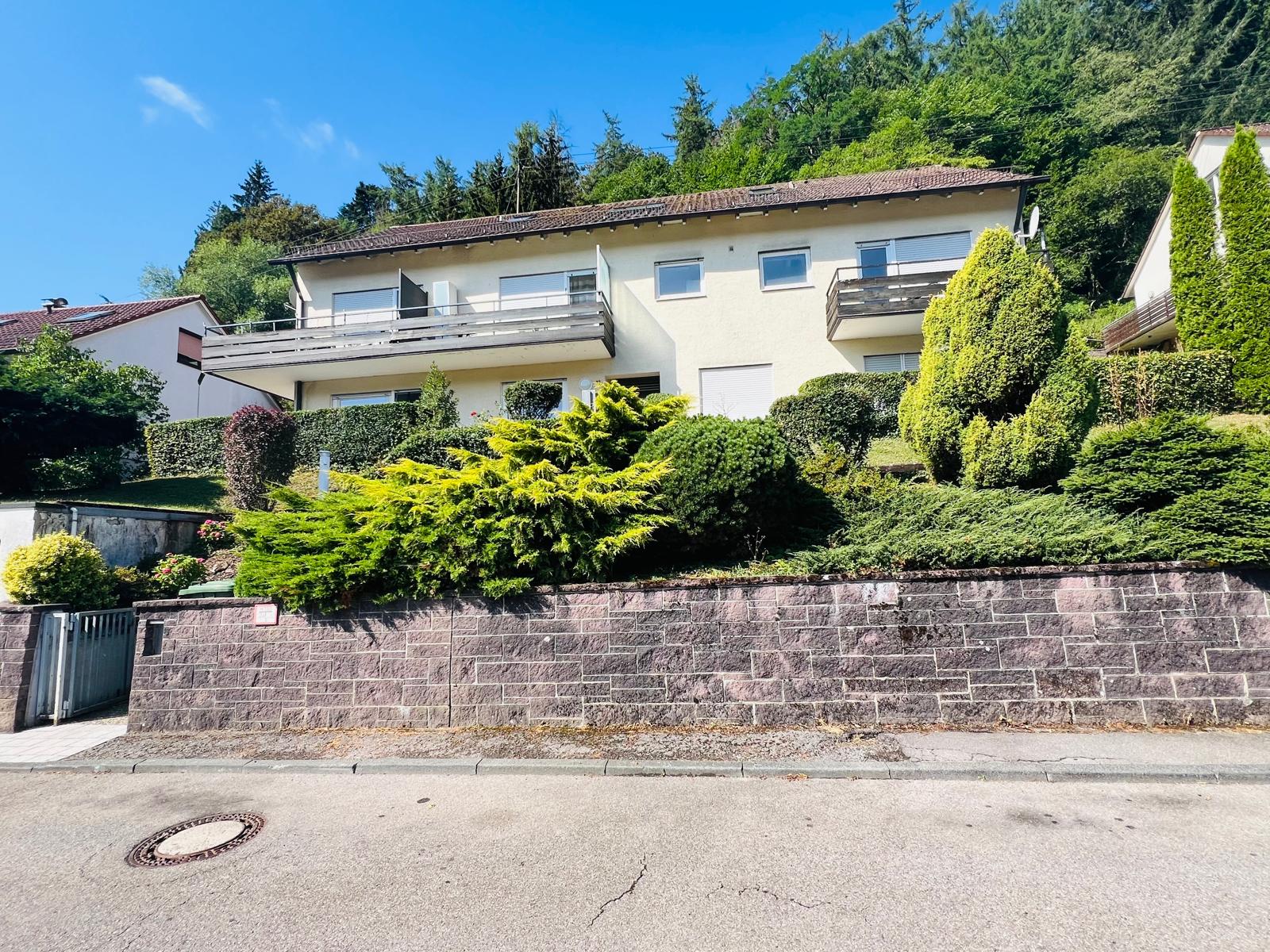 Hausansicht von vorne – 1-Zimmer-Wohnung mit Balkon in 75365 Calw-Hirsau